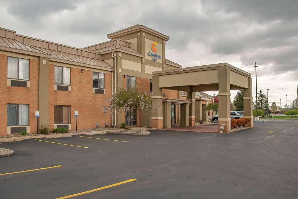 Comfort Inn Huntington Near University Bagian luar foto