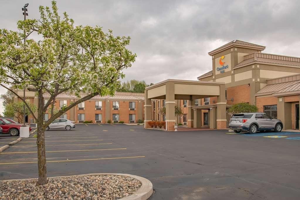 Comfort Inn Huntington Near University Bagian luar foto