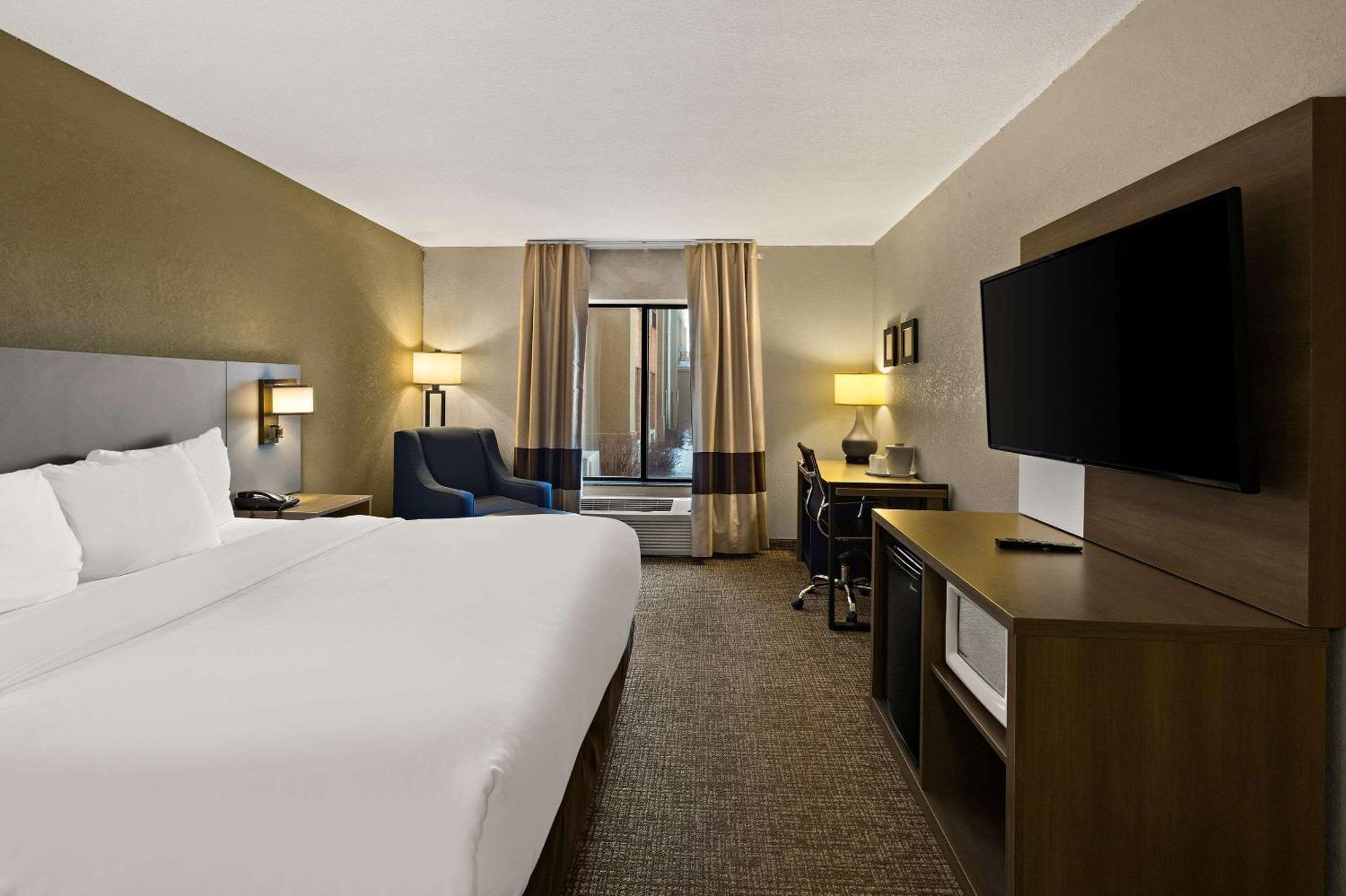 Comfort Inn Huntington Near University Bagian luar foto
