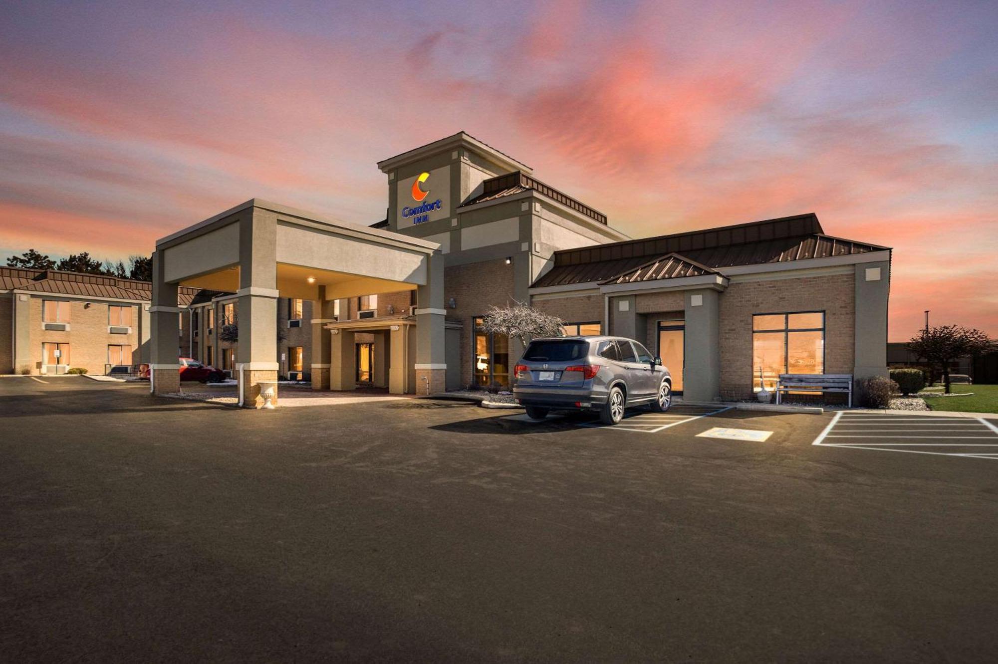 Comfort Inn Huntington Near University Bagian luar foto