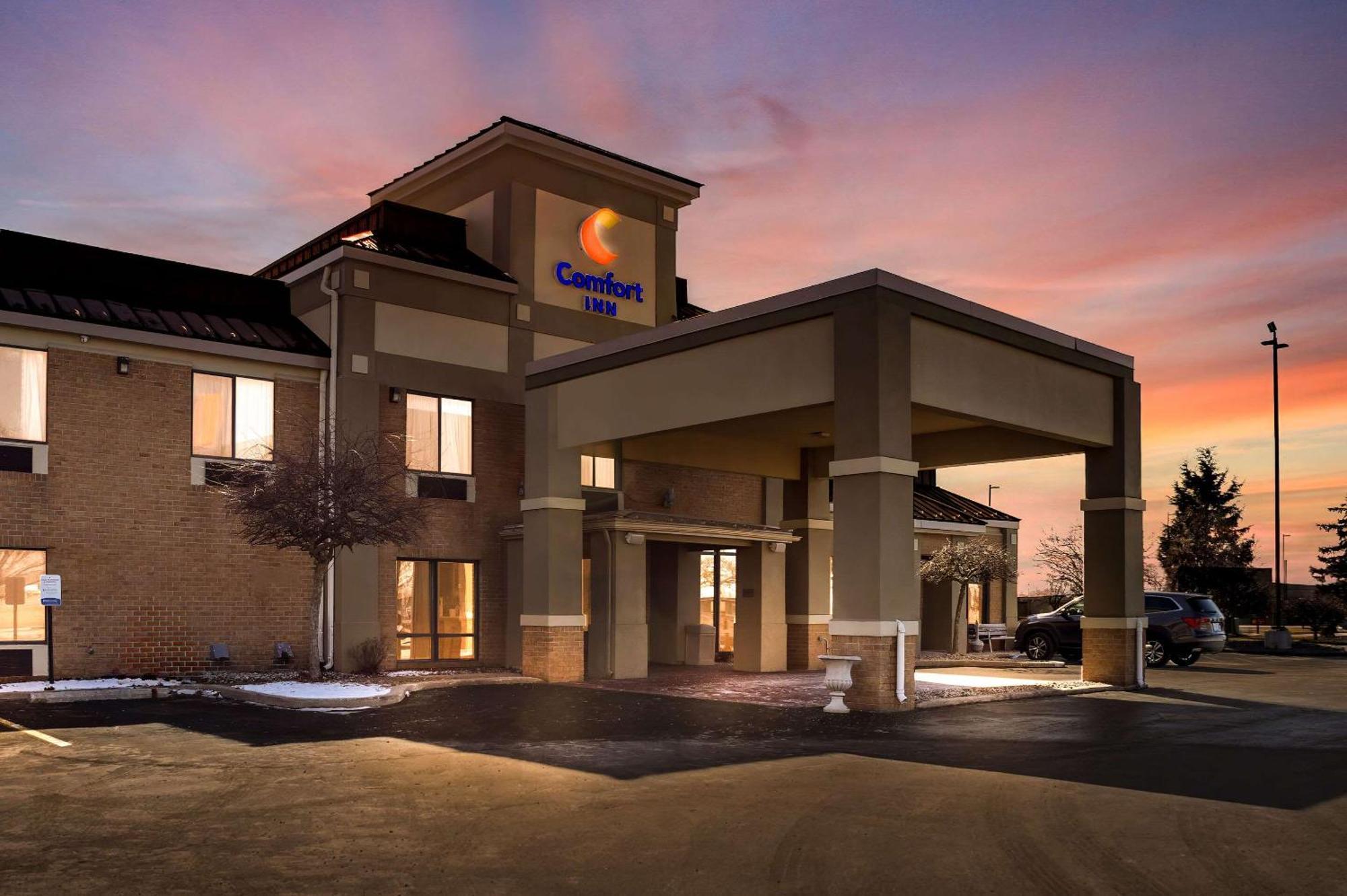 Comfort Inn Huntington Near University Bagian luar foto
