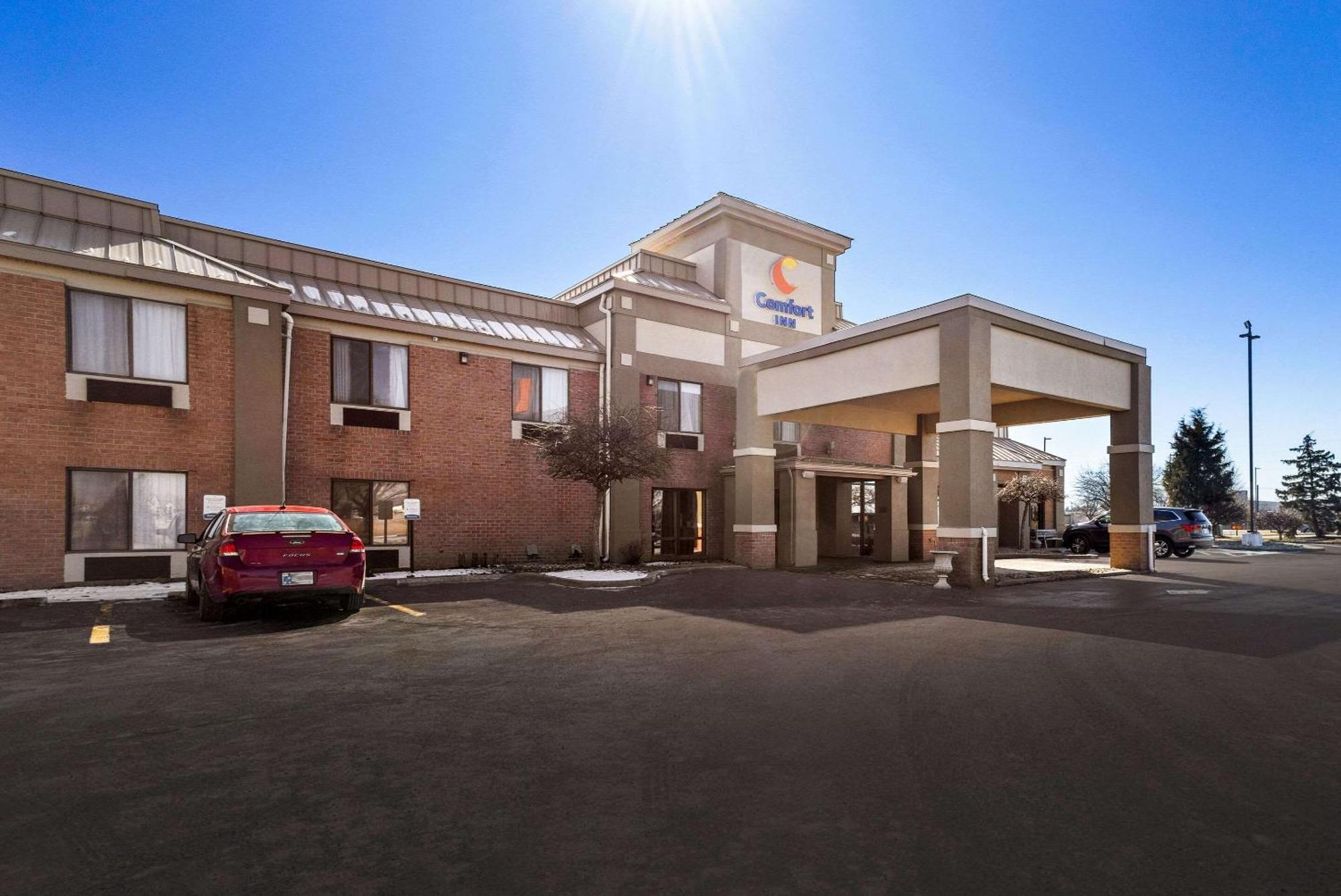 Comfort Inn Huntington Near University Bagian luar foto