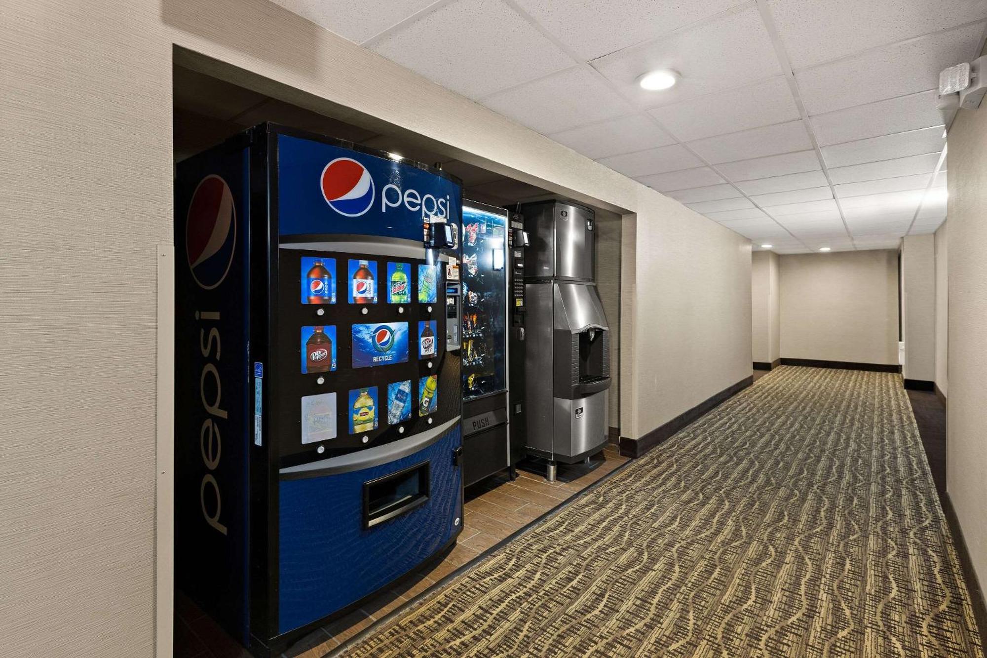 Comfort Inn Huntington Near University Bagian luar foto