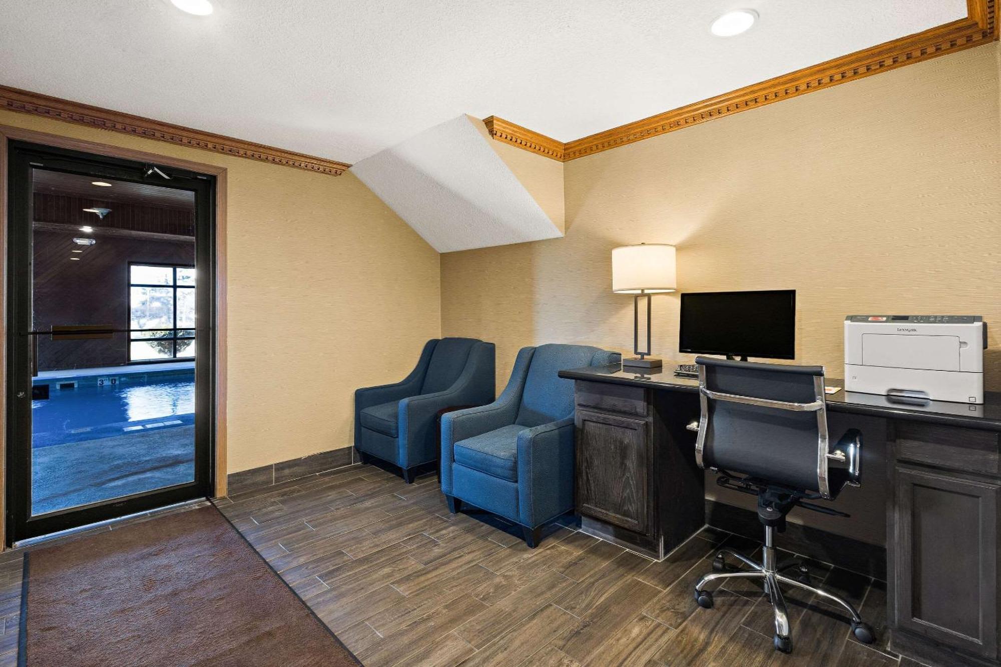 Comfort Inn Huntington Near University Bagian luar foto