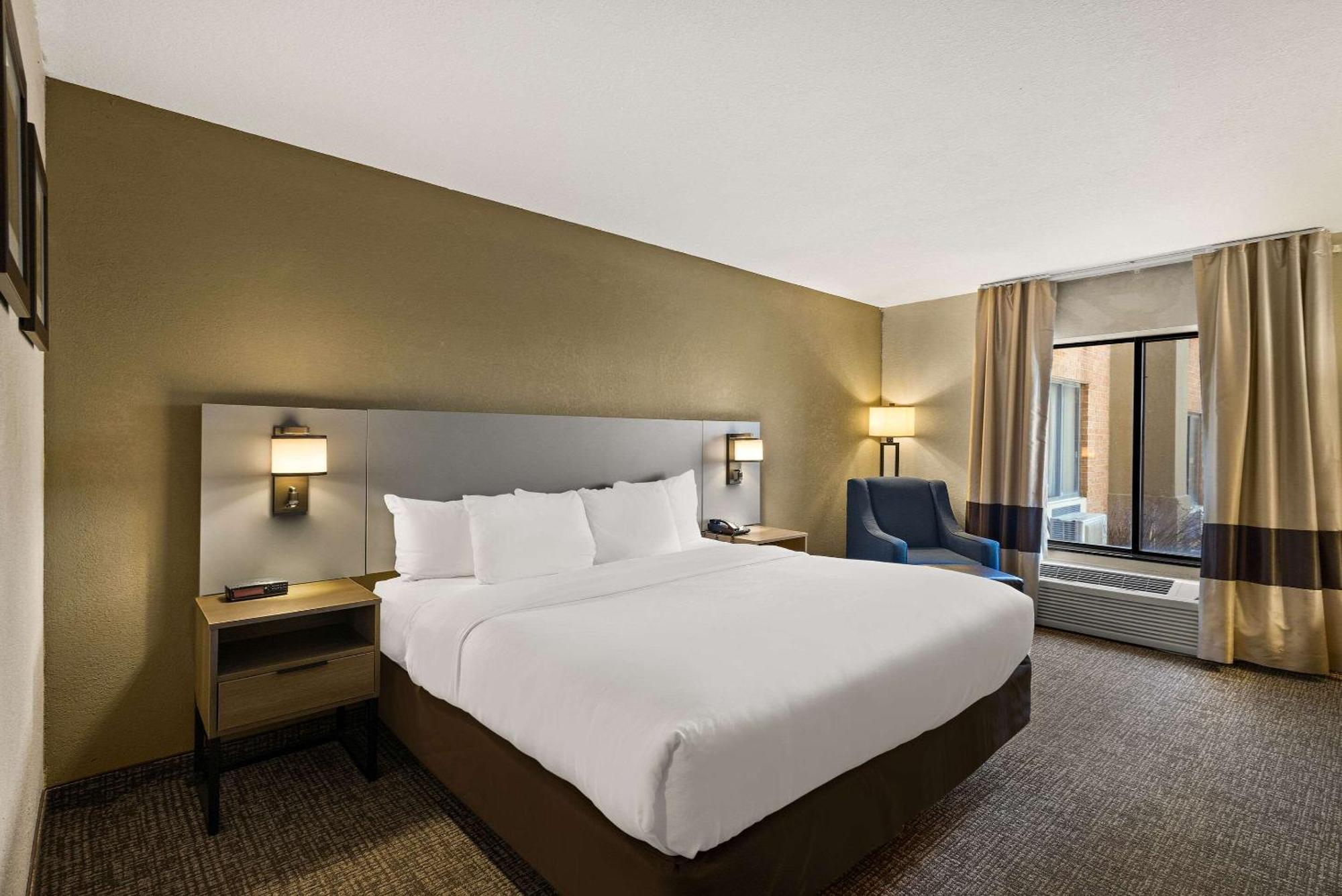 Comfort Inn Huntington Near University Bagian luar foto