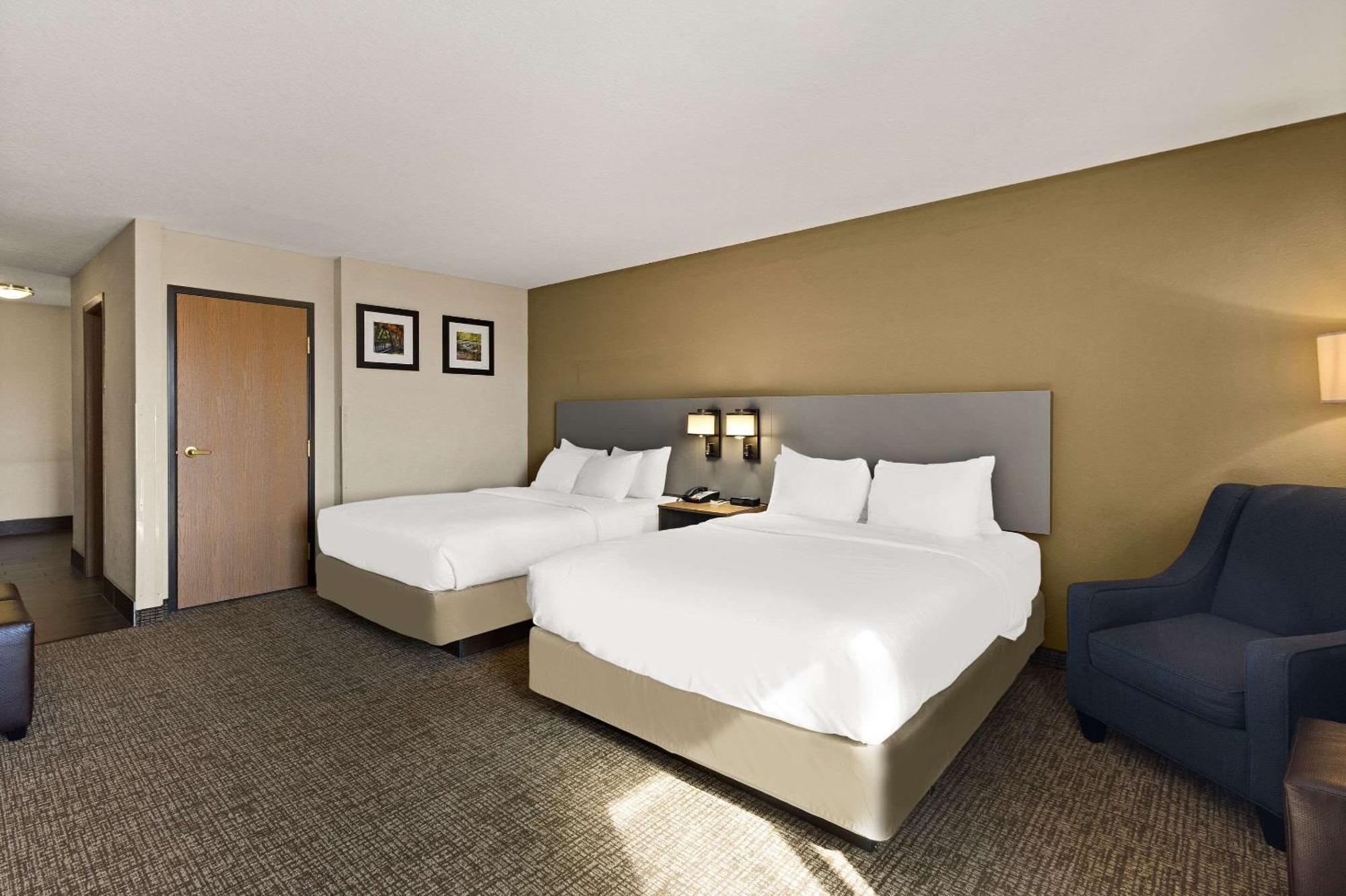 Comfort Inn Huntington Near University Bagian luar foto